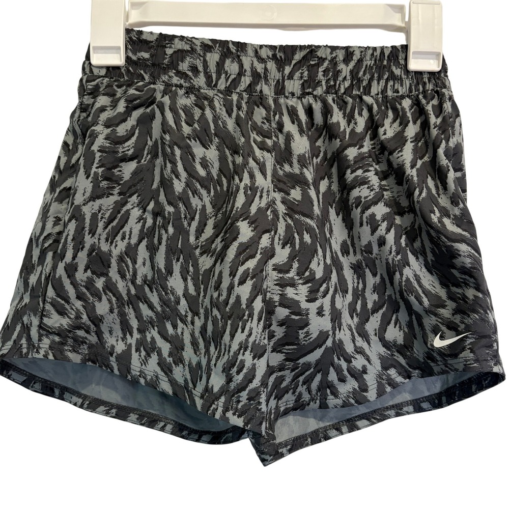 Nike One standard fit dri fit training shorts size M NWT FQ4527-435